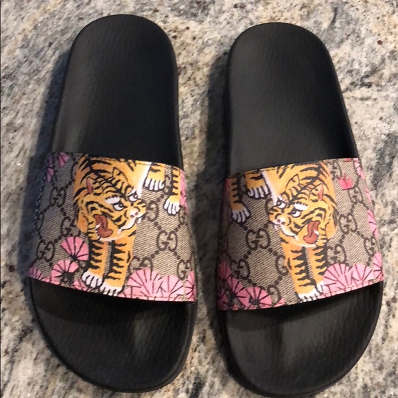 Gucci GG Supreme Tiger Slide Sandal